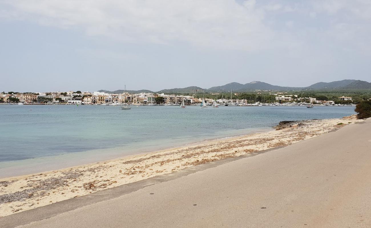 Playa Arenal des Ases'in fotoğrafı açık bej kum yüzey ile