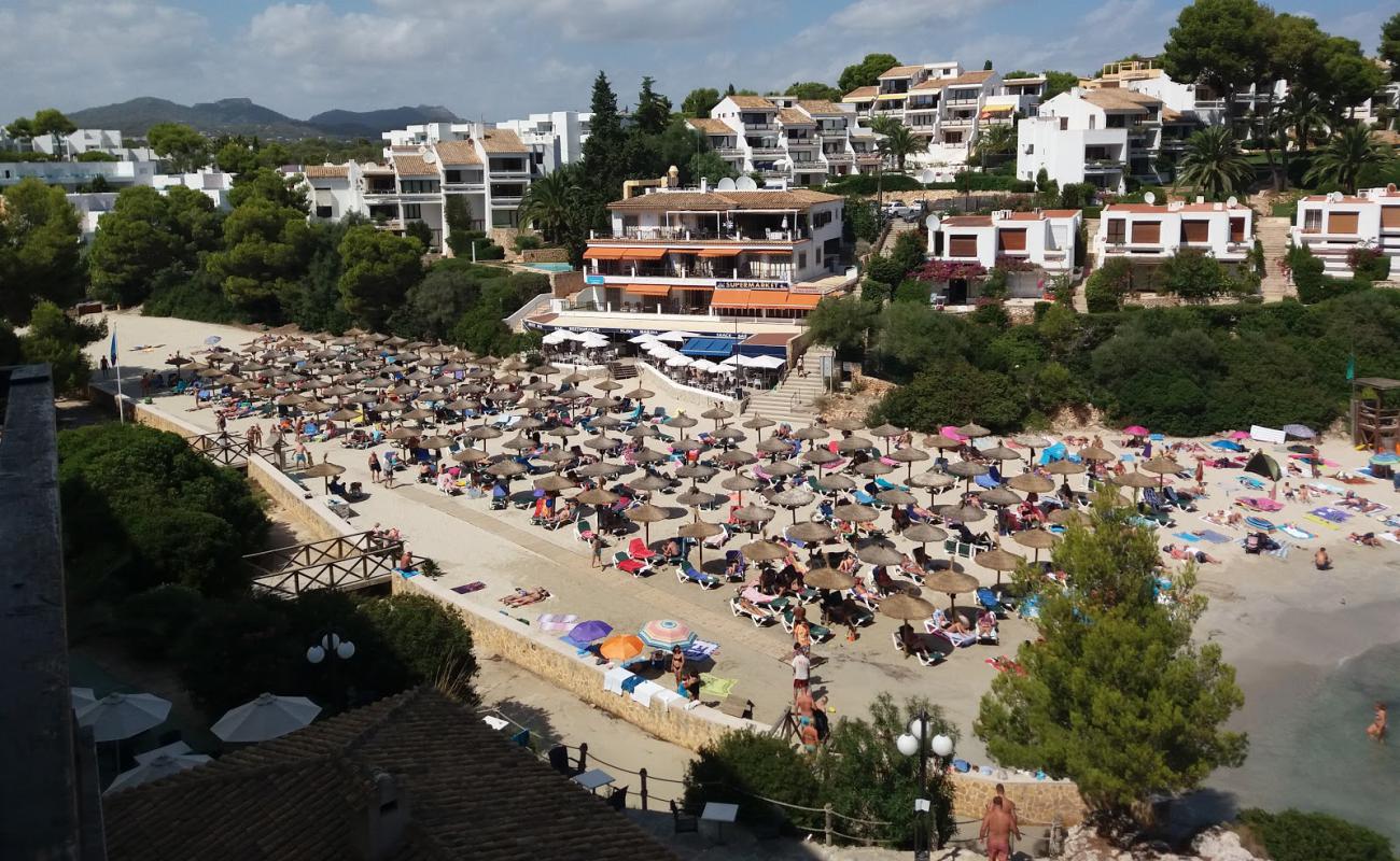 Playa de Cala Ferrera'in fotoğrafı parlak ince kum yüzey ile