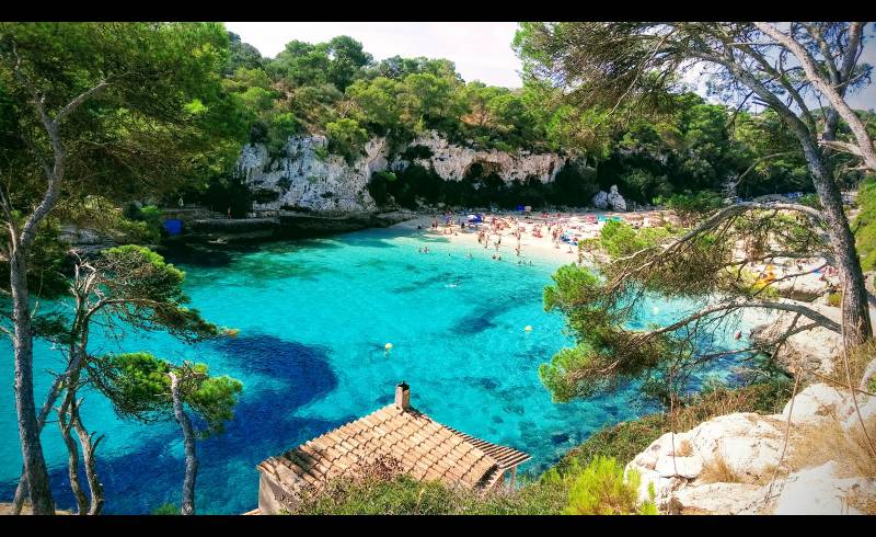 Cala Llombards Plajı'in fotoğrafı i̇nce bej kum yüzey ile