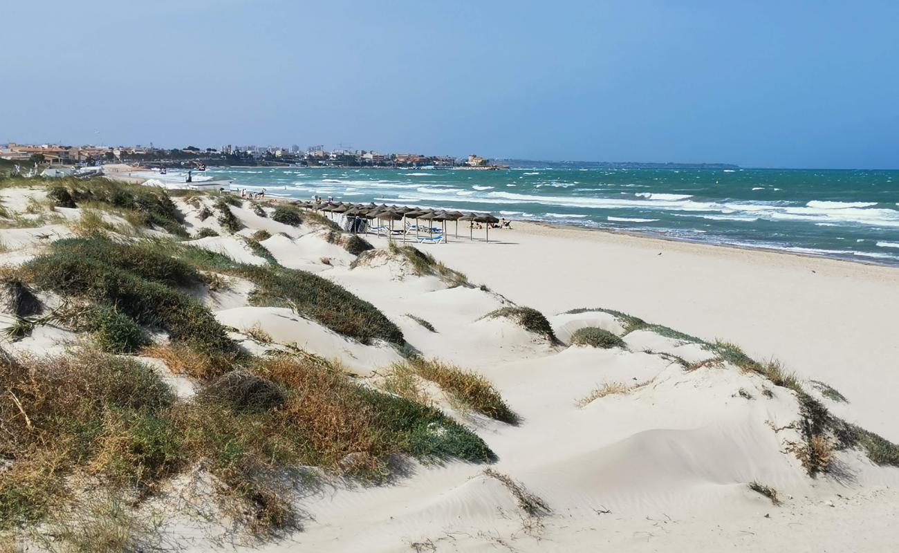 Las Higuericas Plajı'in fotoğrafı parlak kum yüzey ile