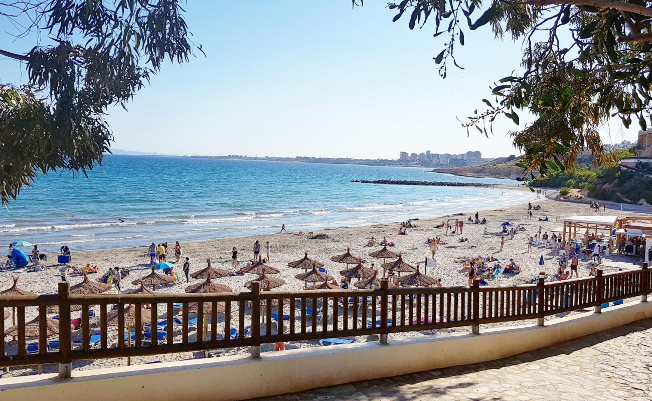 Platja la Caleta'in fotoğrafı kahverengi kum yüzey ile