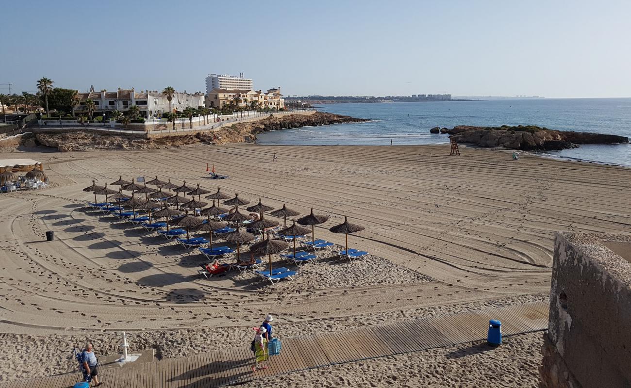 Playa Cala el Capitan'in fotoğrafı kahverengi kum yüzey ile