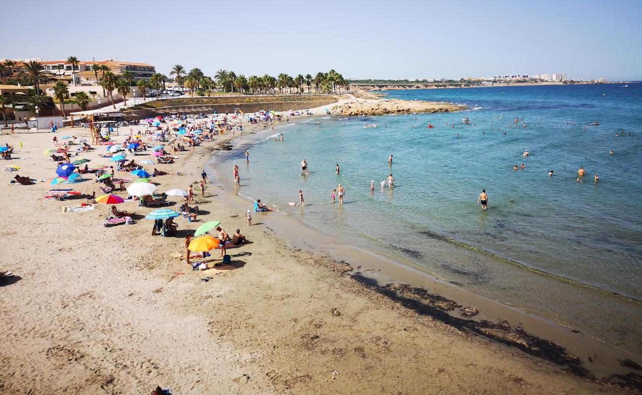 Flamenca Plajı'in fotoğrafı kahverengi kum yüzey ile