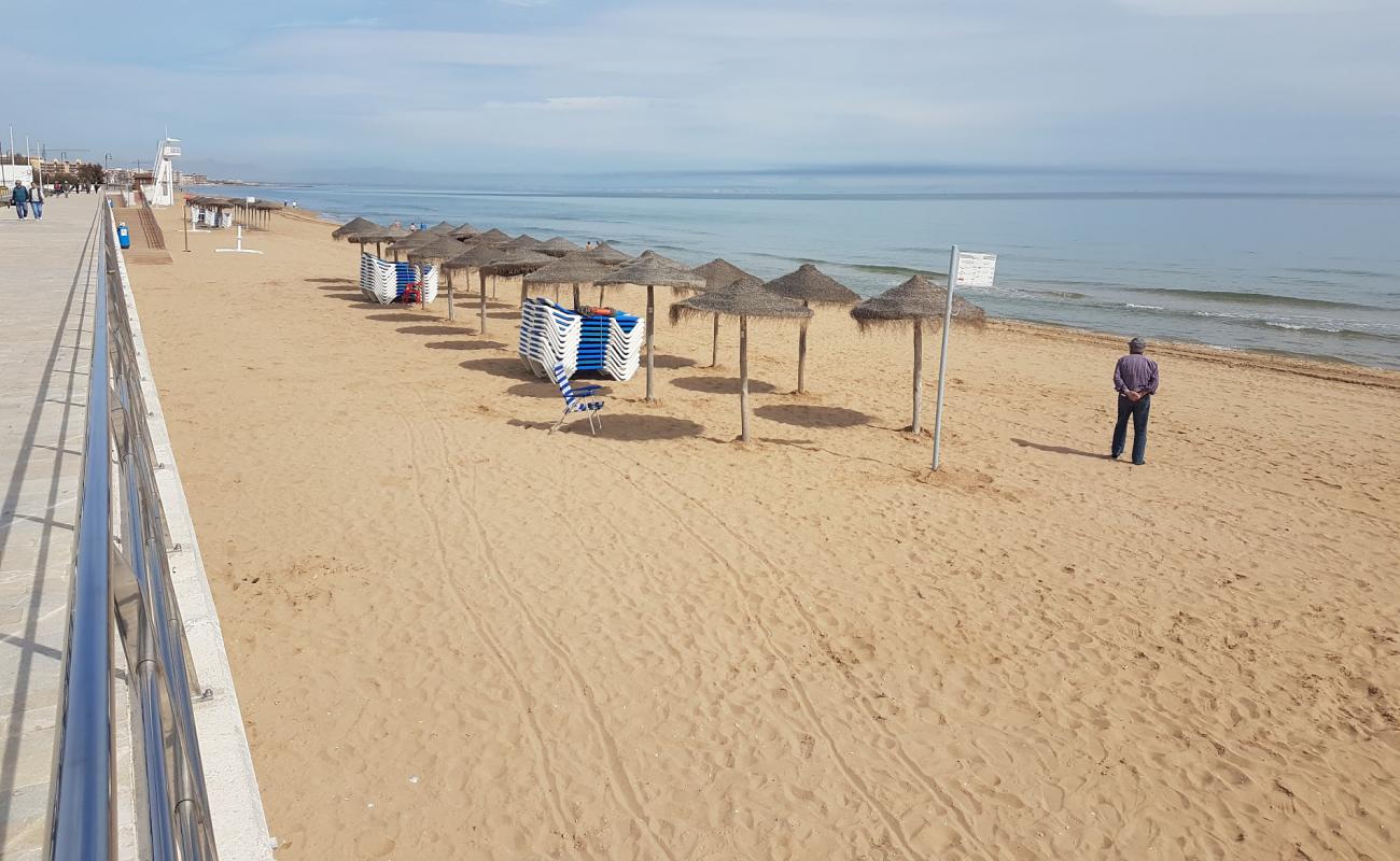 Playa Cabo Cervera'in fotoğrafı kahverengi kum yüzey ile