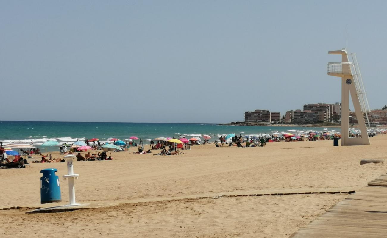 Playa de la Mata'in fotoğrafı kahverengi kum yüzey ile