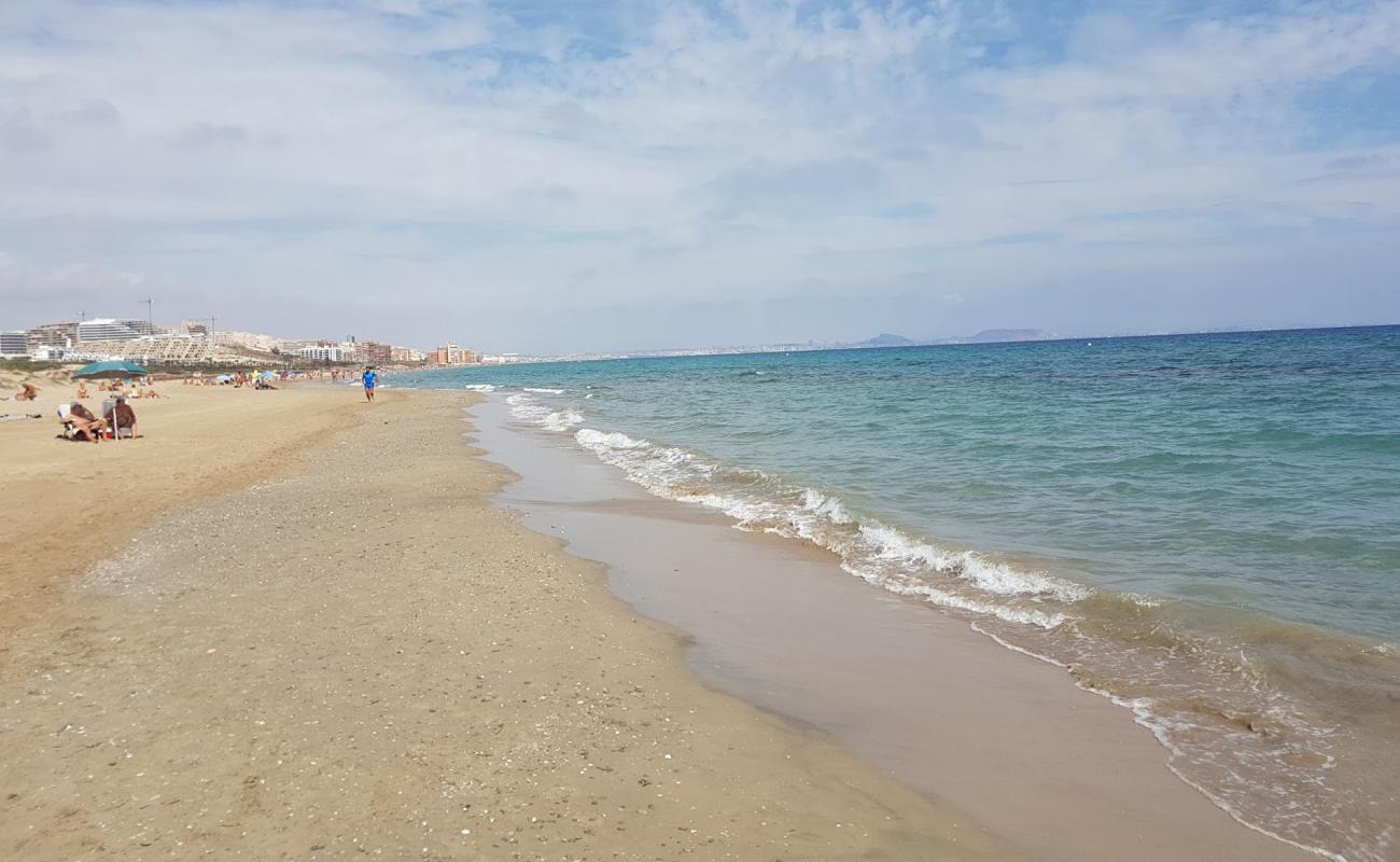 Playa del Carabassi'in fotoğrafı kahverengi kum yüzey ile