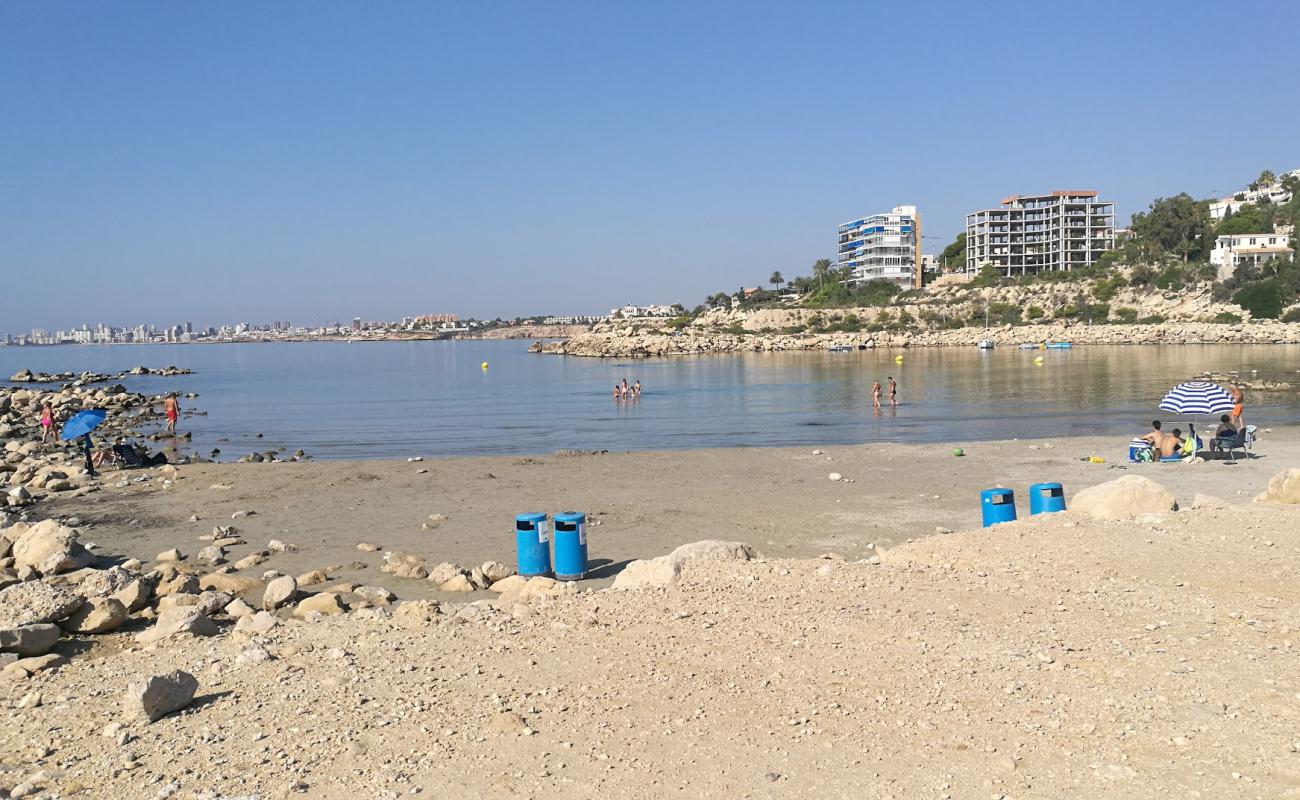 Cala del Morro Blanc'in fotoğrafı kahverengi kum yüzey ile