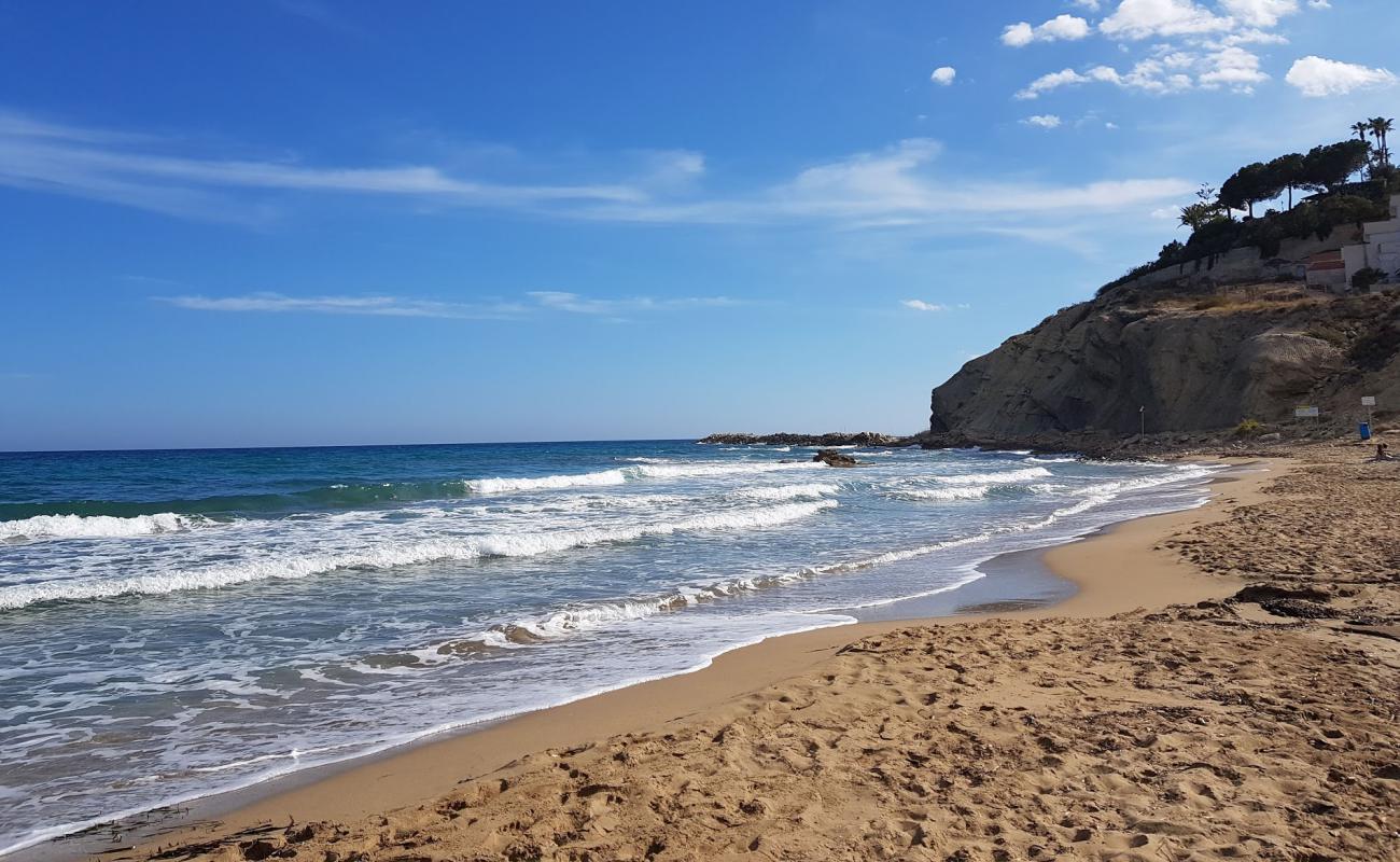 Cala lanuza'in fotoğrafı kahverengi kum yüzey ile