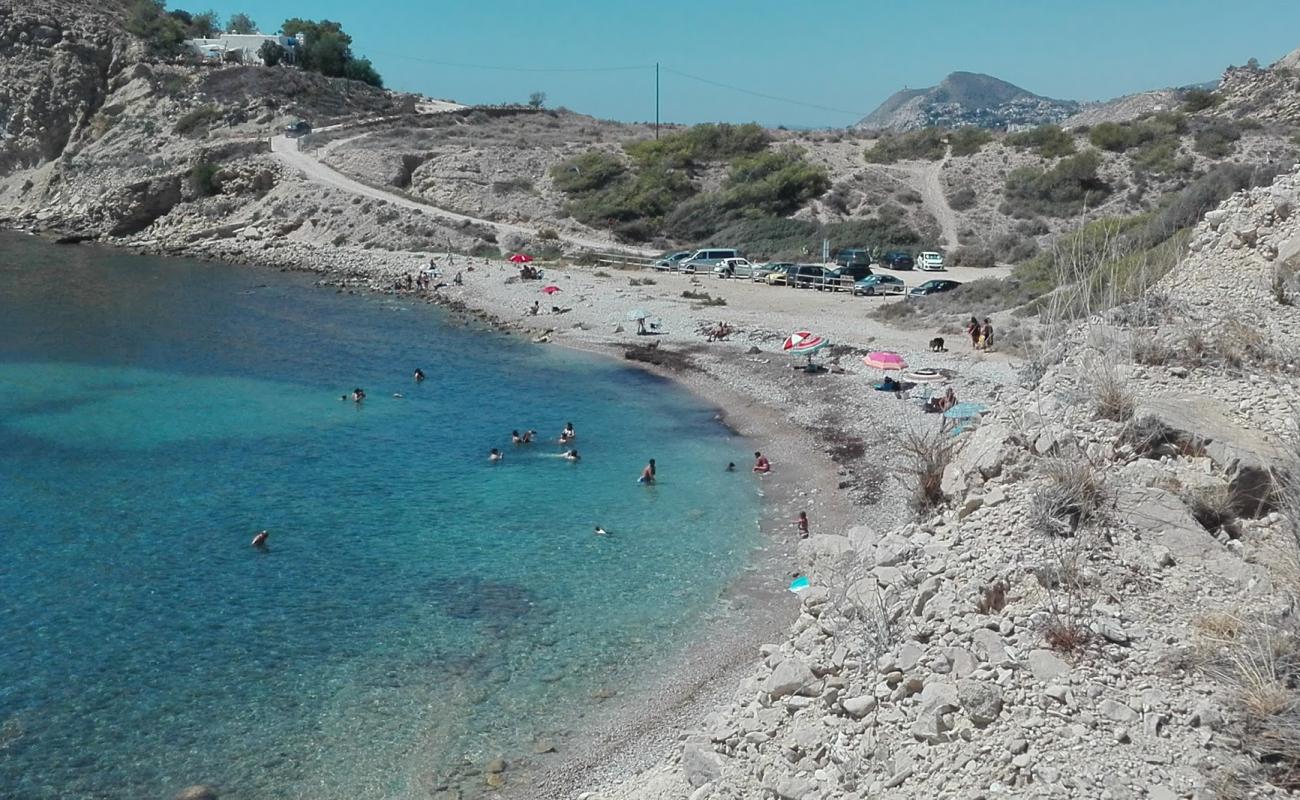 Cala el Charco'in fotoğrafı gri çakıl taşı yüzey ile