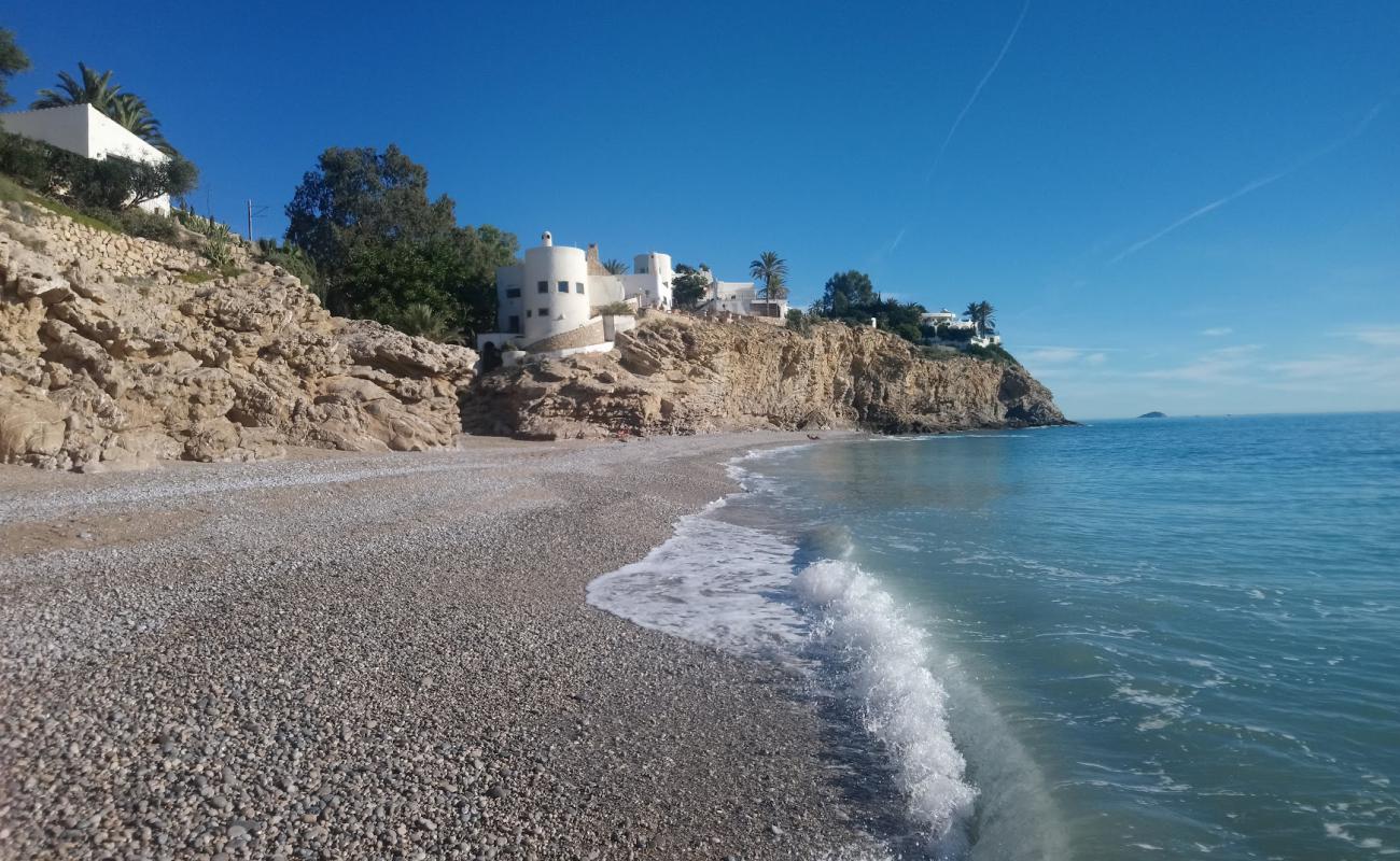 Playa el Asparallo'in fotoğrafı hafif ince çakıl taş yüzey ile