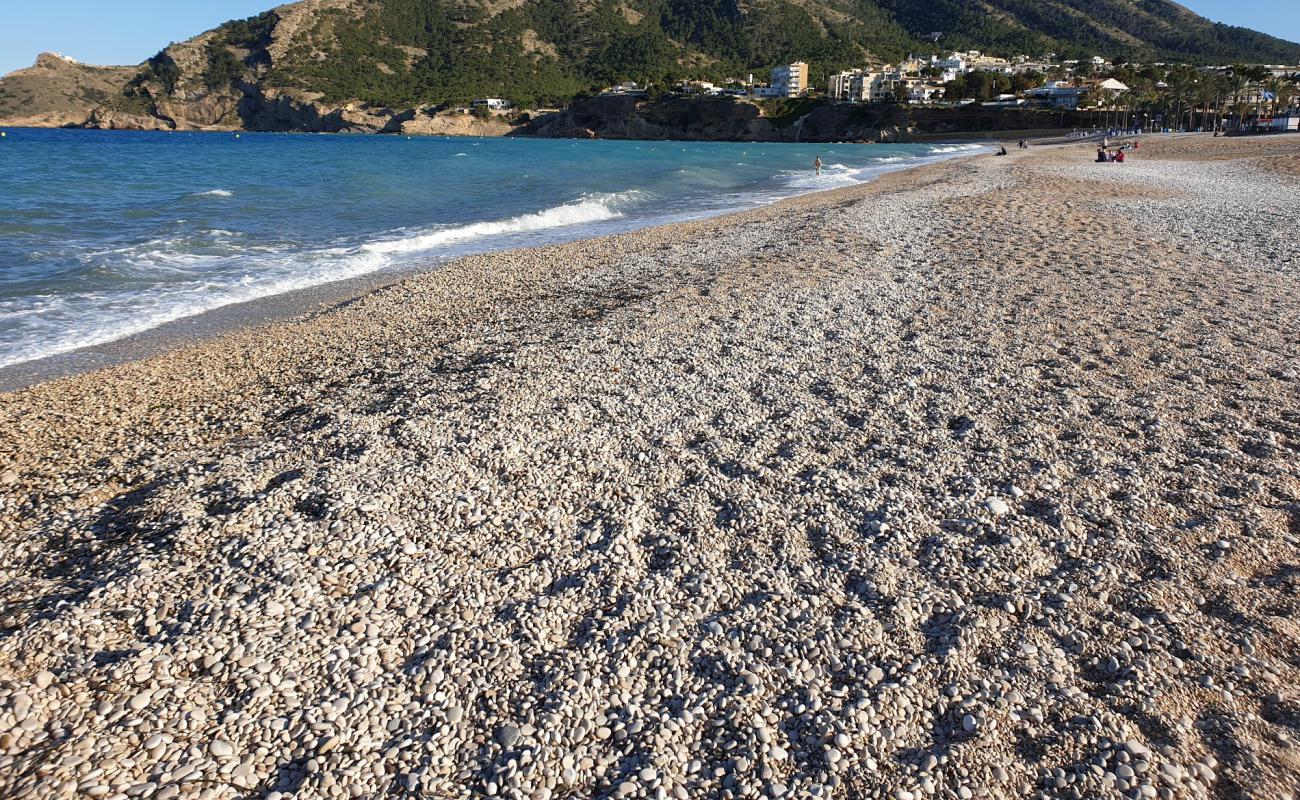 Albir Plajı'in fotoğrafı siyah kum ve çakıl yüzey ile