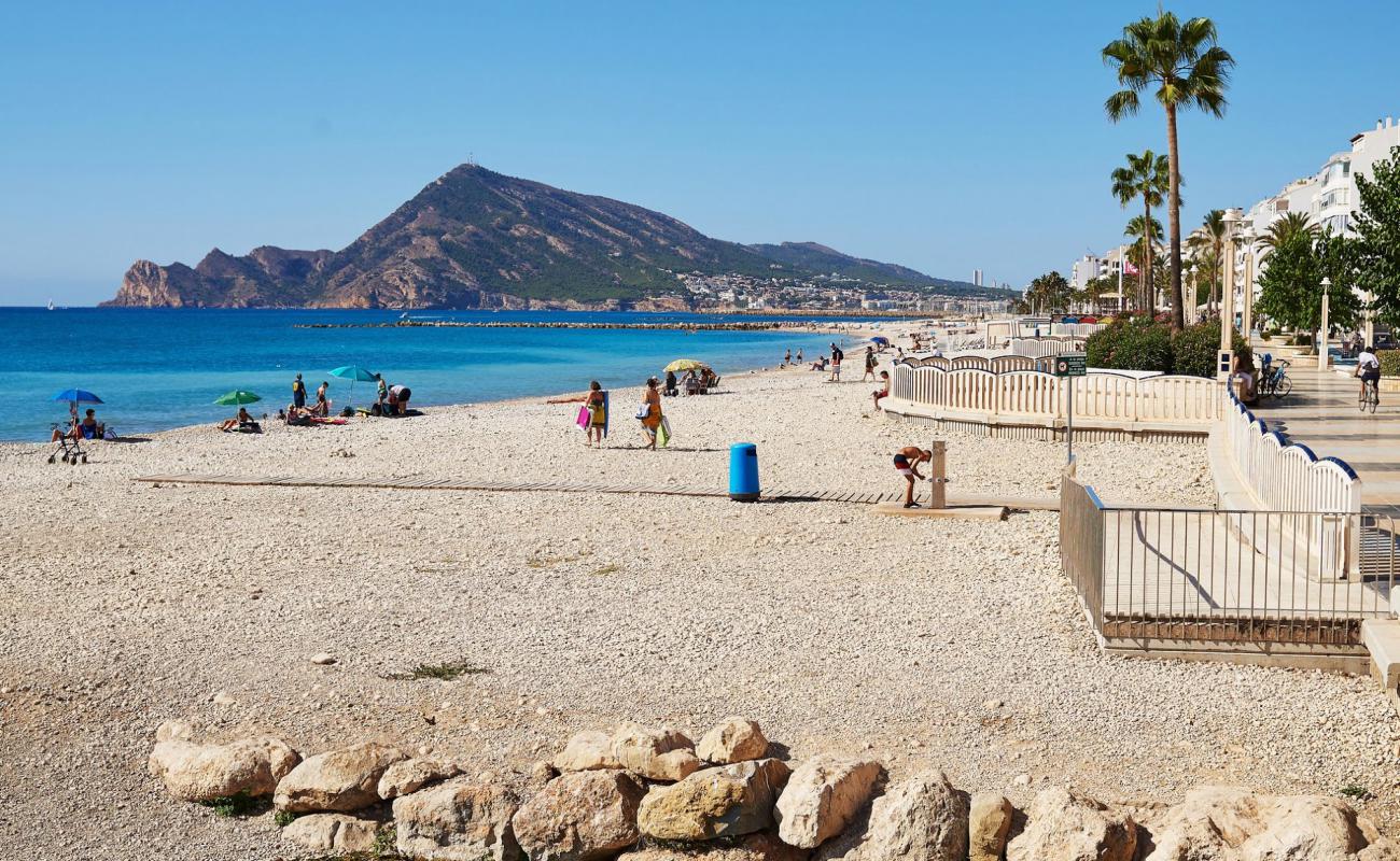 Playa la Roda'in fotoğrafı çakıl ile kum yüzey ile