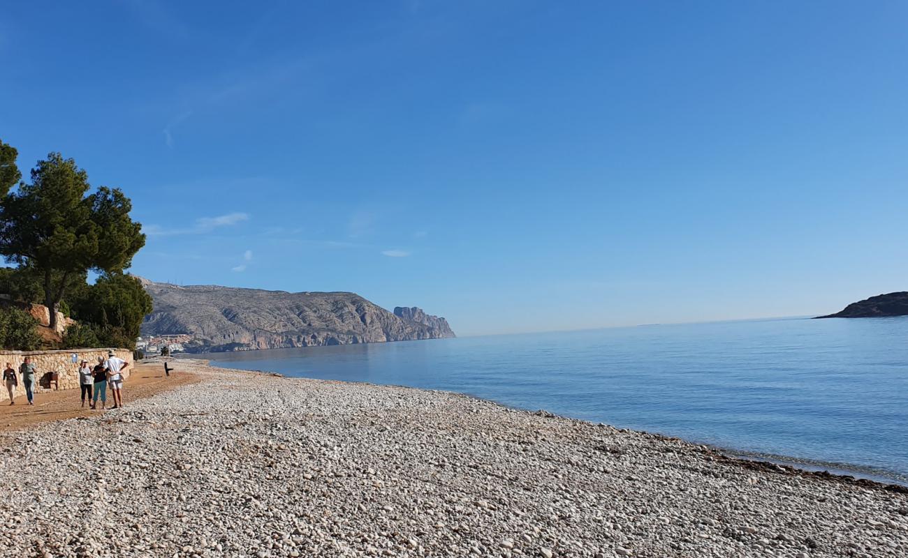 Platja de l'Olla'in fotoğrafı çakıl ile kum yüzey ile