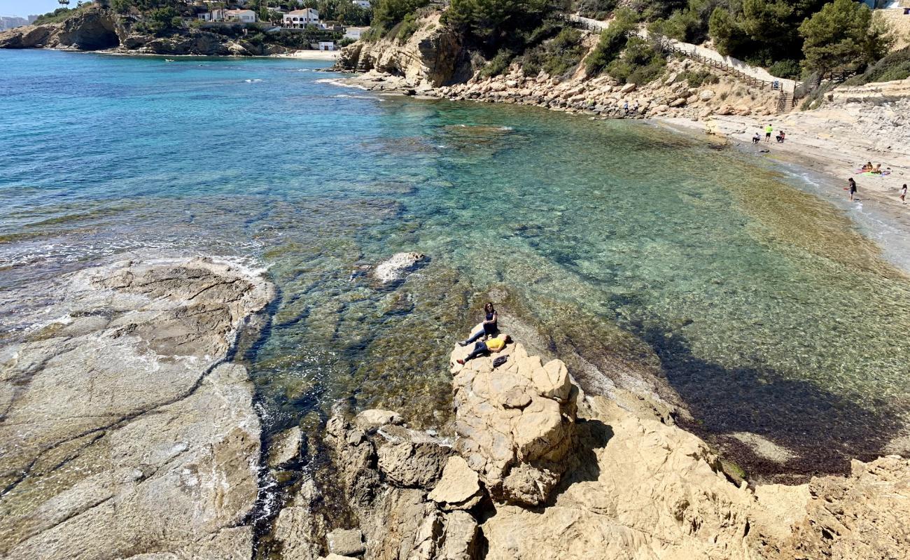 Cala Pinets'in fotoğrafı taşlar yüzey ile