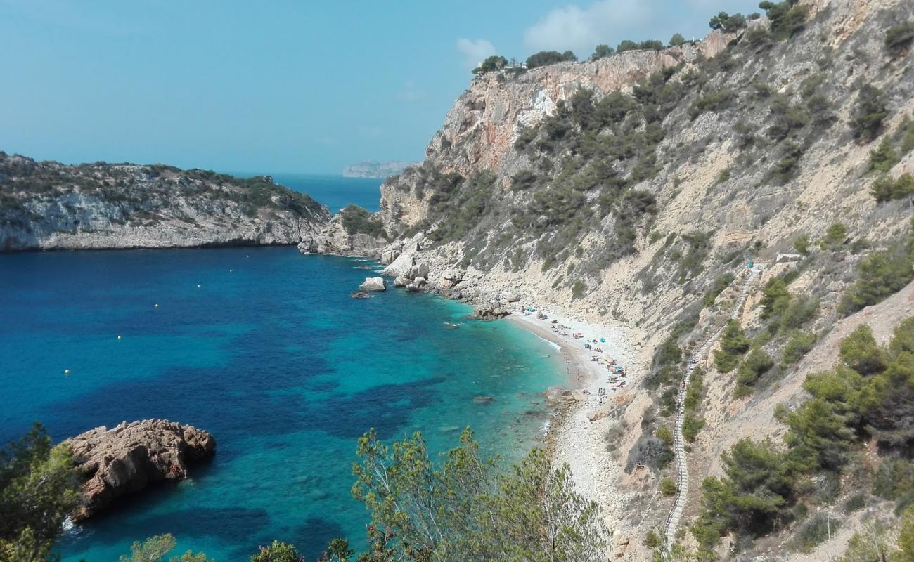 Cala Ambolo'in fotoğrafı hafif ince çakıl taş yüzey ile