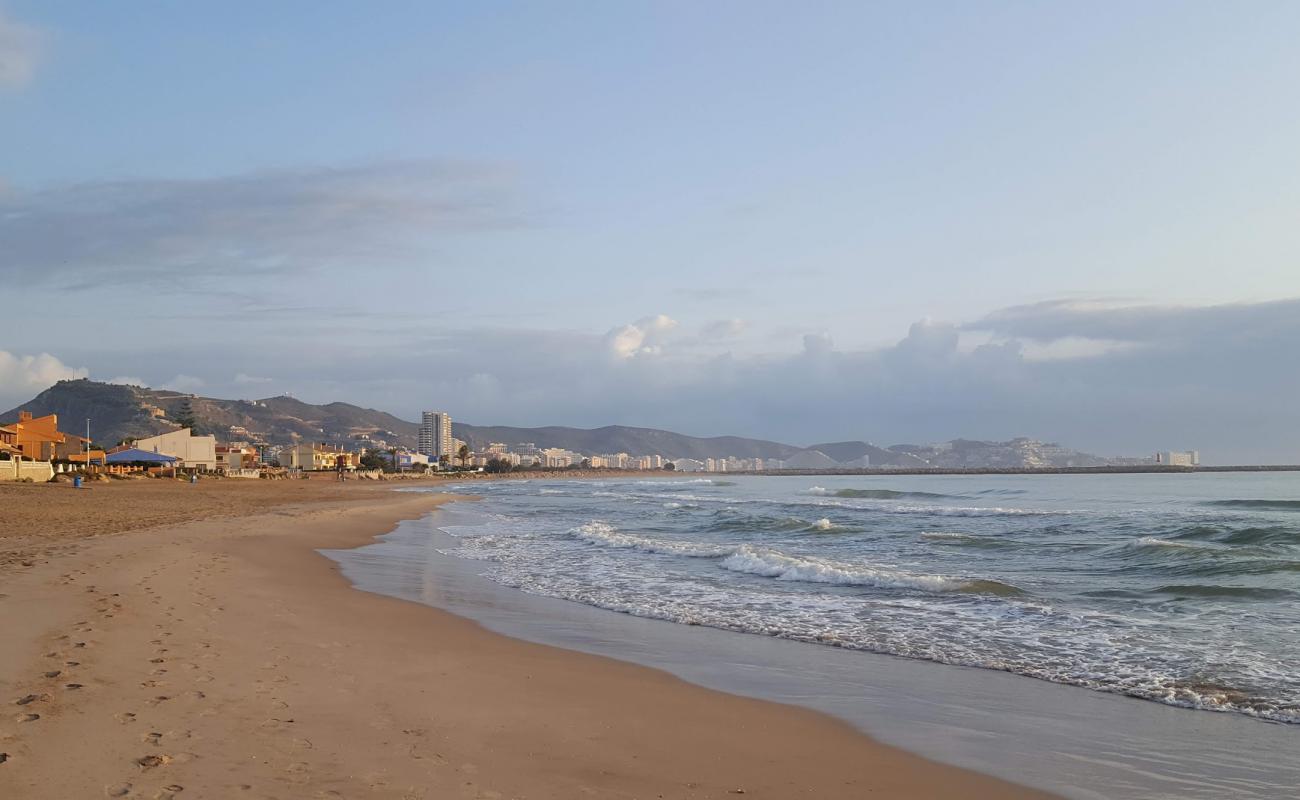 Platja Cullera'in fotoğrafı kahverengi kum yüzey ile