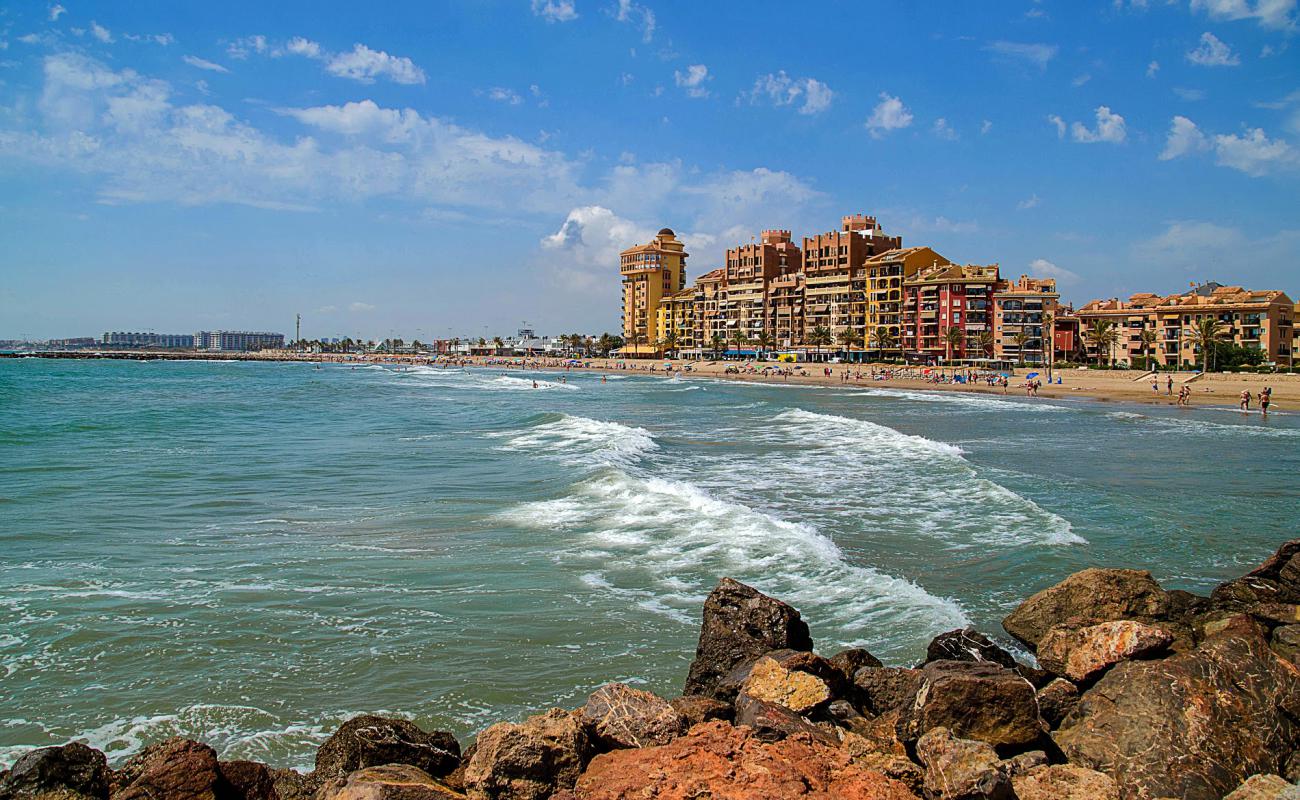 Port Saplatja Plajı'in fotoğrafı kahverengi kum yüzey ile