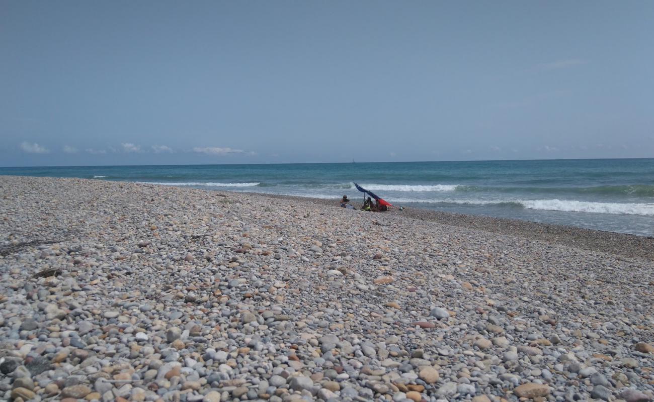 Platja del Riu Millars'in fotoğrafı gri çakıl taşı yüzey ile