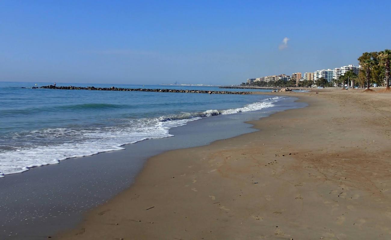 Platja Heliopolis'in fotoğrafı kahverengi kum yüzey ile