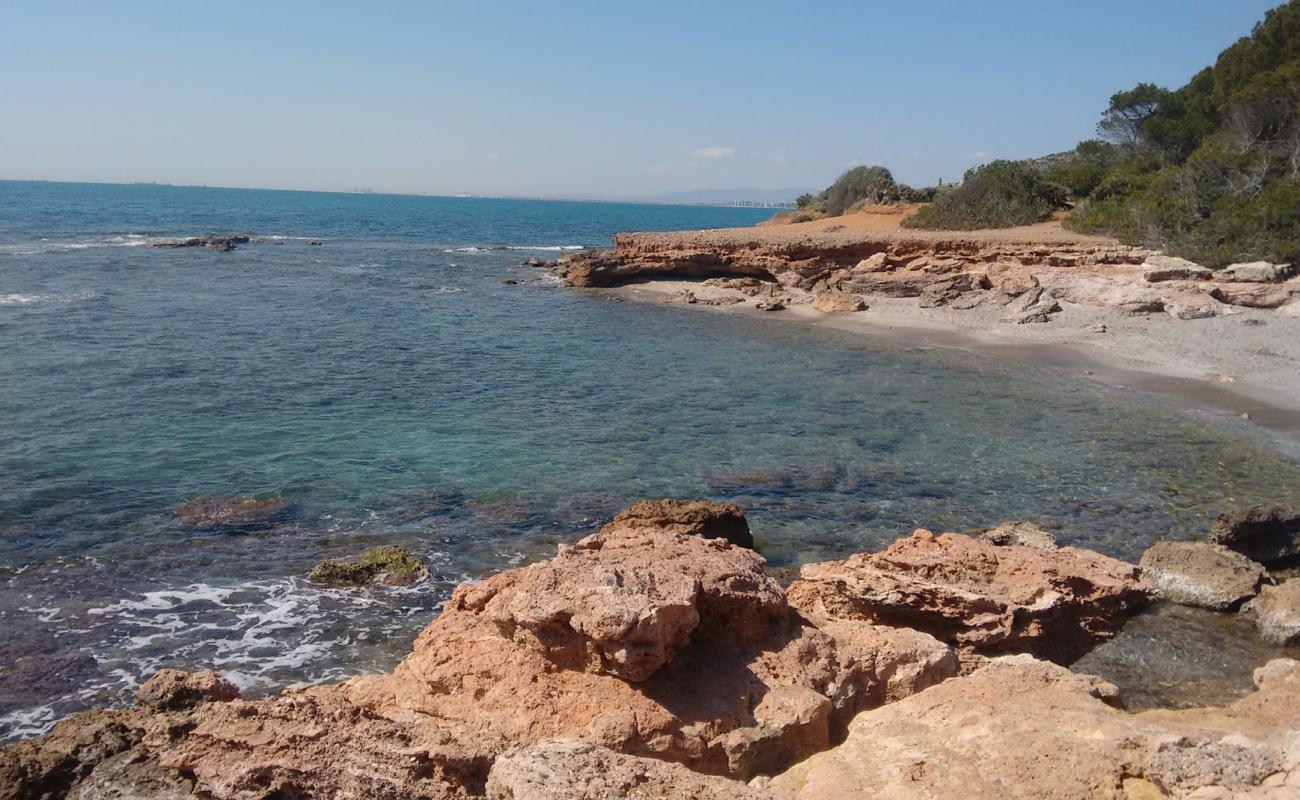 Playa en Via Verda'in fotoğrafı taşlı kum yüzey ile