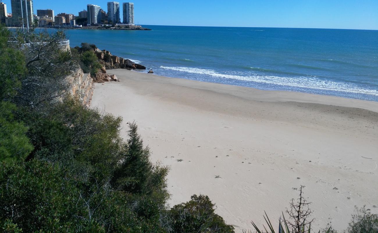 Cala de Oropesa'in fotoğrafı kahverengi kum yüzey ile