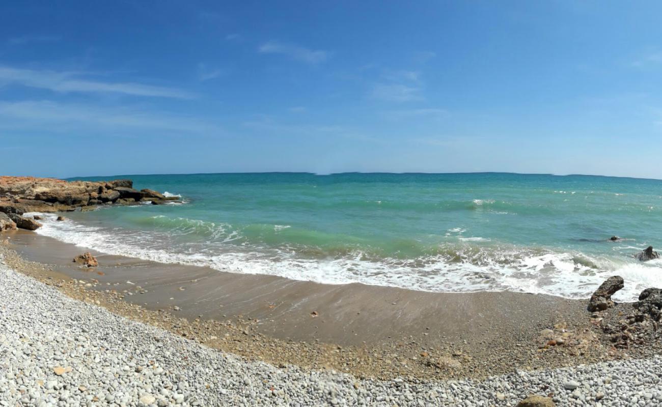 Platja del Moro 2'in fotoğrafı gri kum ve çakıl yüzey ile