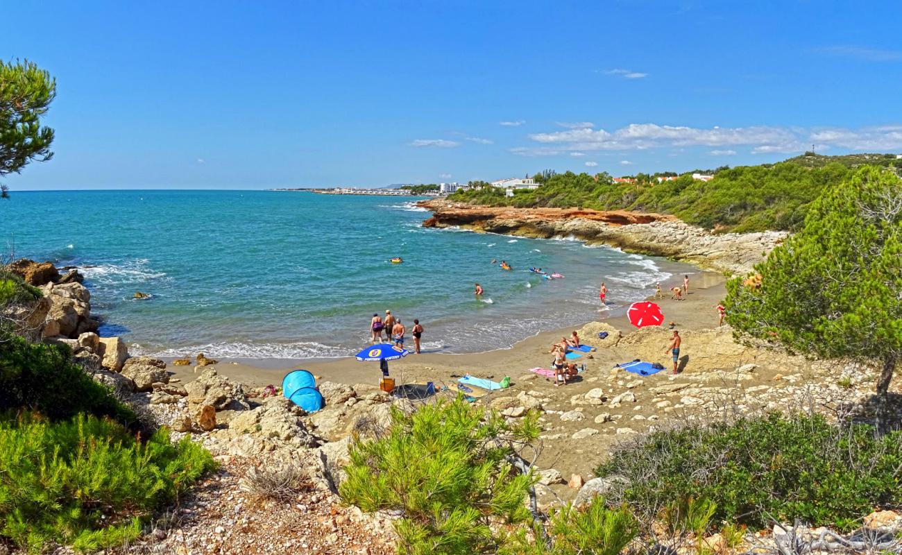 Cala Blanca'in fotoğrafı kahverengi kum yüzey ile