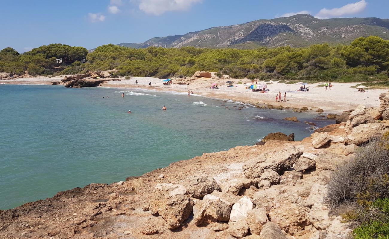 Cala Argilaga'in fotoğrafı bej kum ve çakıl yüzey ile