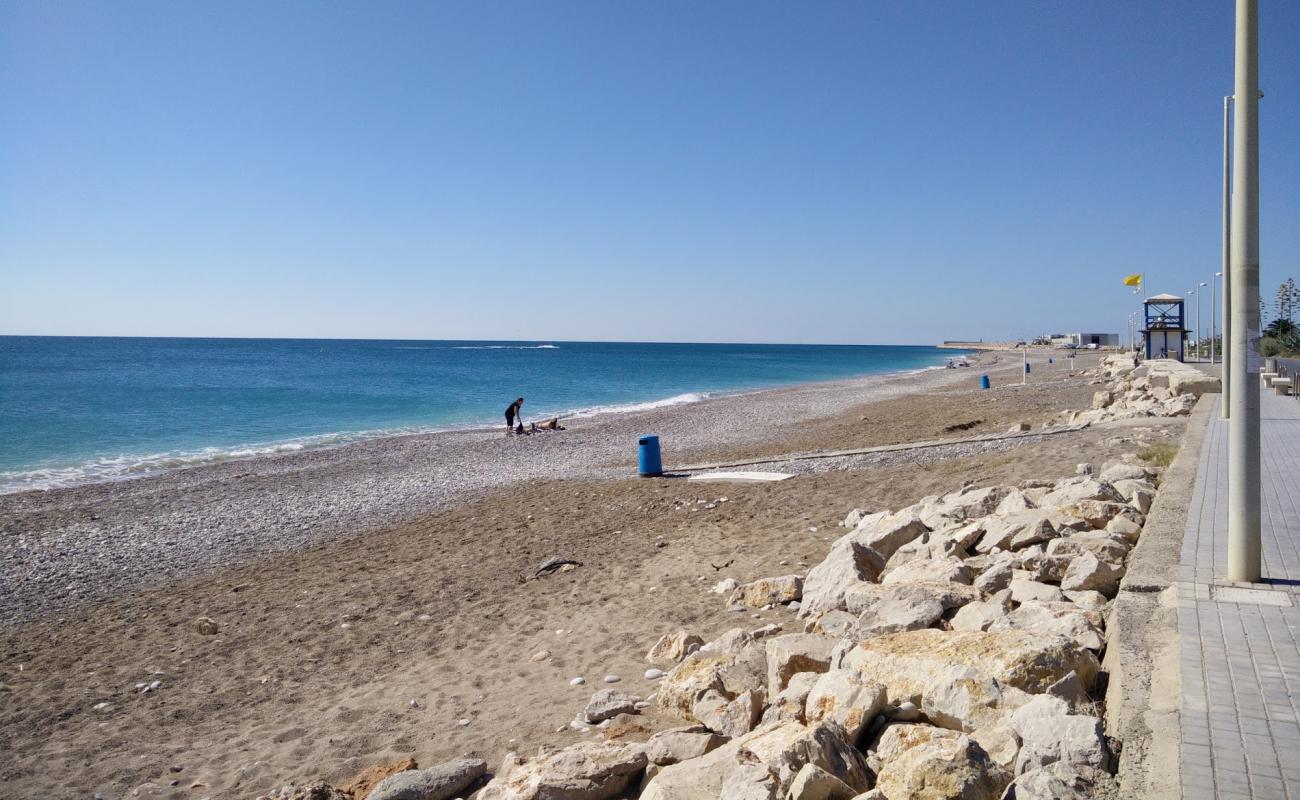 Platja Mar Xica'in fotoğrafı küçük gri çakıllar yüzey ile