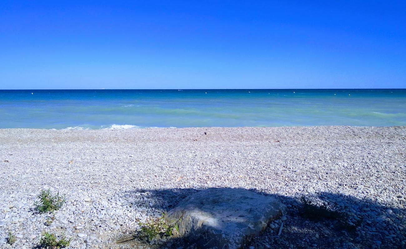 Platja del Marjal'in fotoğrafı gri çakıl taşı yüzey ile