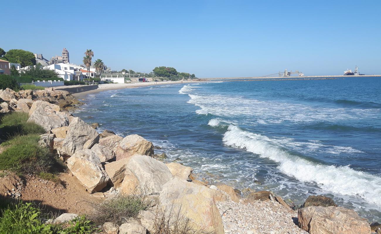 Platja Dorada'in fotoğrafı gri kum ve çakıllar yüzey ile
