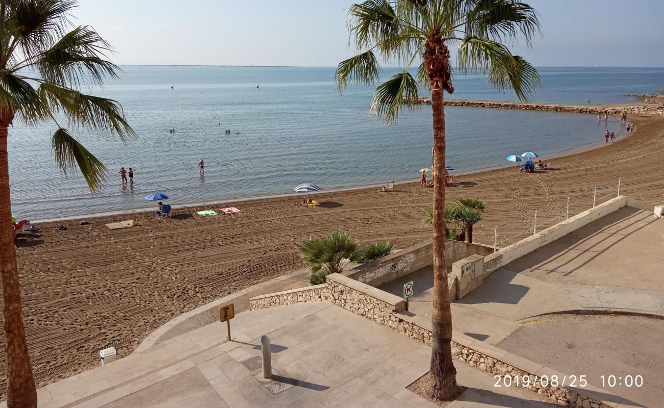 Platja de les Delicies'in fotoğrafı kahverengi kum yüzey ile