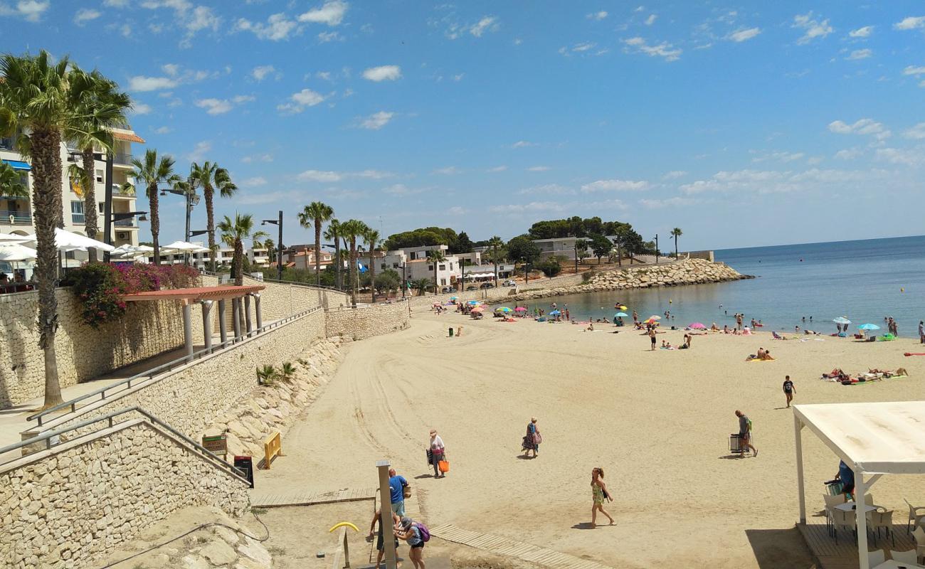 Platja De Les Avellanes'in fotoğrafı kahverengi kum yüzey ile