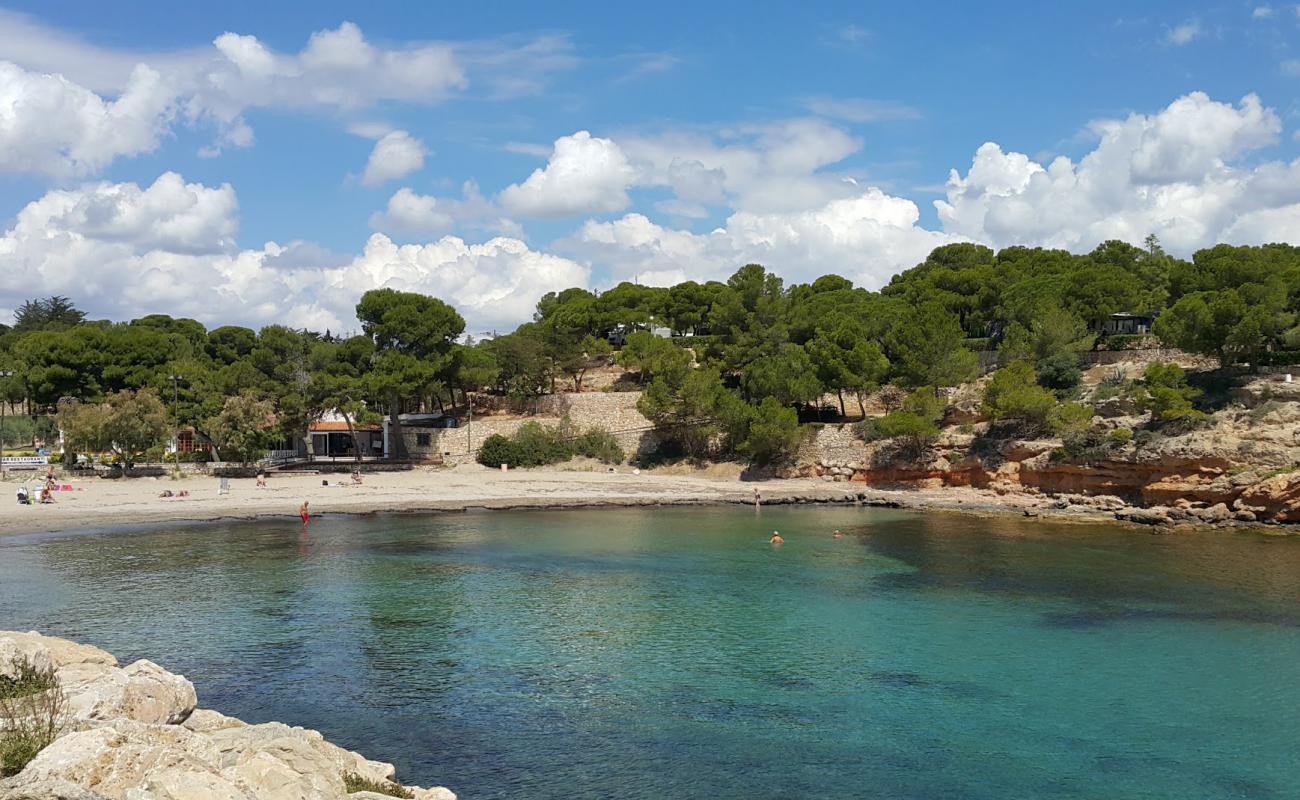 Cala de Pixavaques'in fotoğrafı kahverengi kum yüzey ile