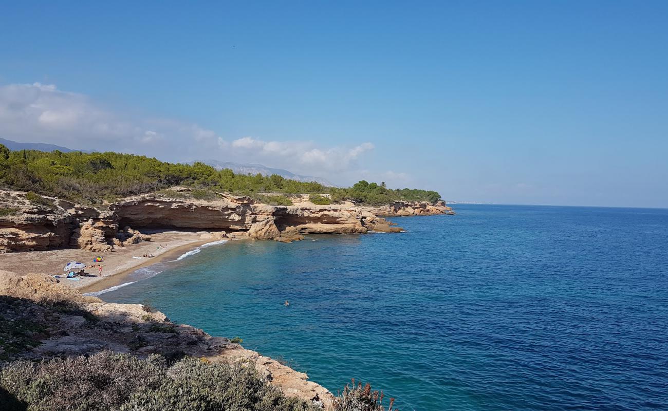 Cala Xelin'in fotoğrafı küçük bej çakıl yüzey ile