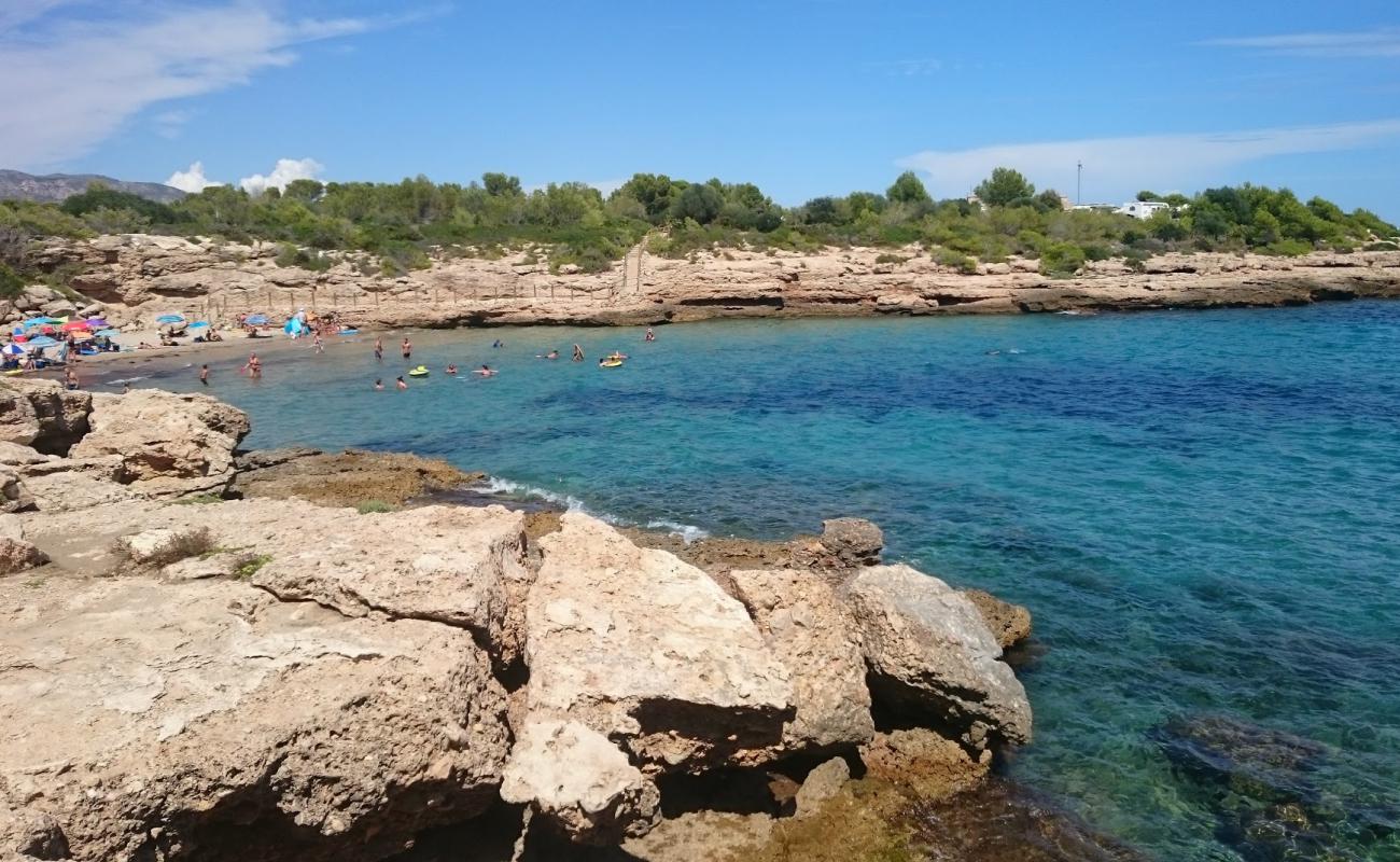 Cala del vidre'in fotoğrafı açık bej kum yüzey ile