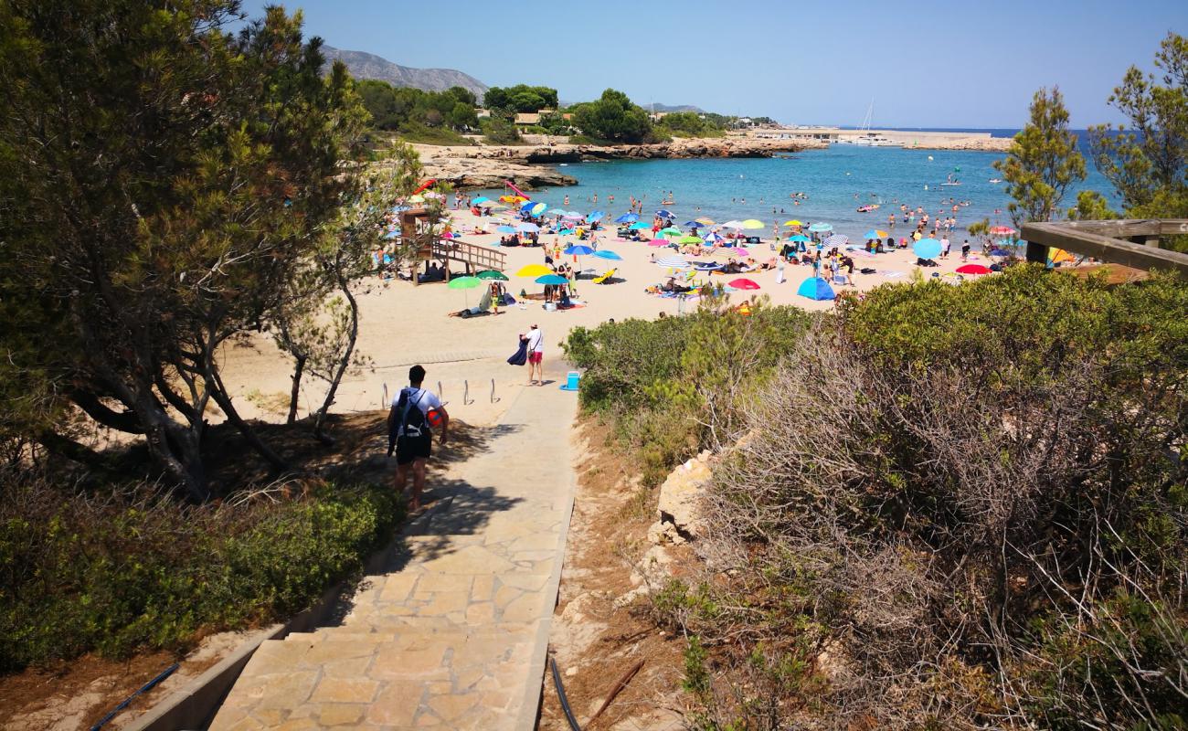 Cala Sant Jordi'in fotoğrafı açık bej kum yüzey ile