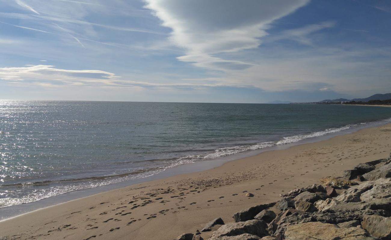 Playa de Rifa'in fotoğrafı parlak kum yüzey ile