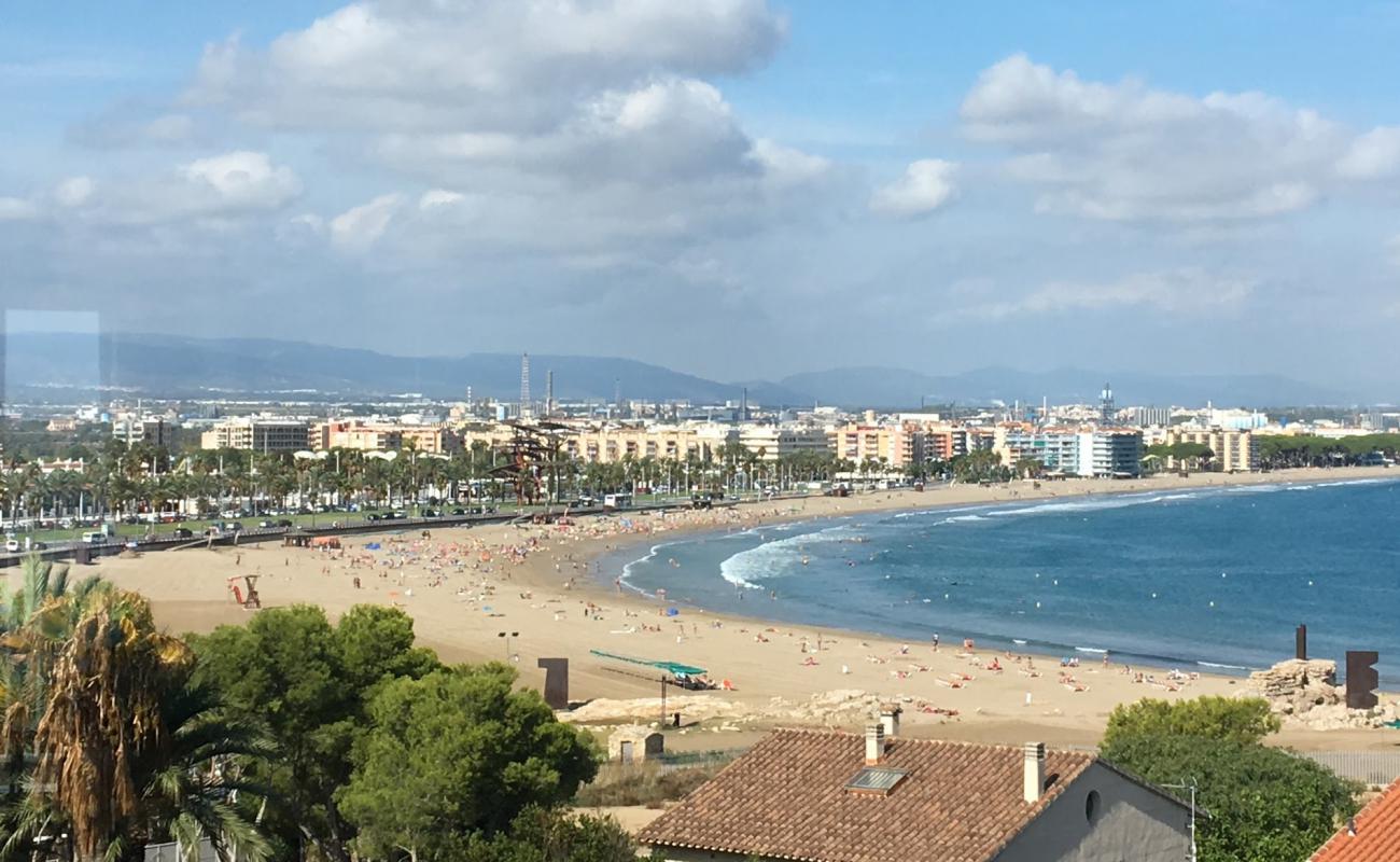 Playa de La Pineda'in fotoğrafı açık bej kum yüzey ile