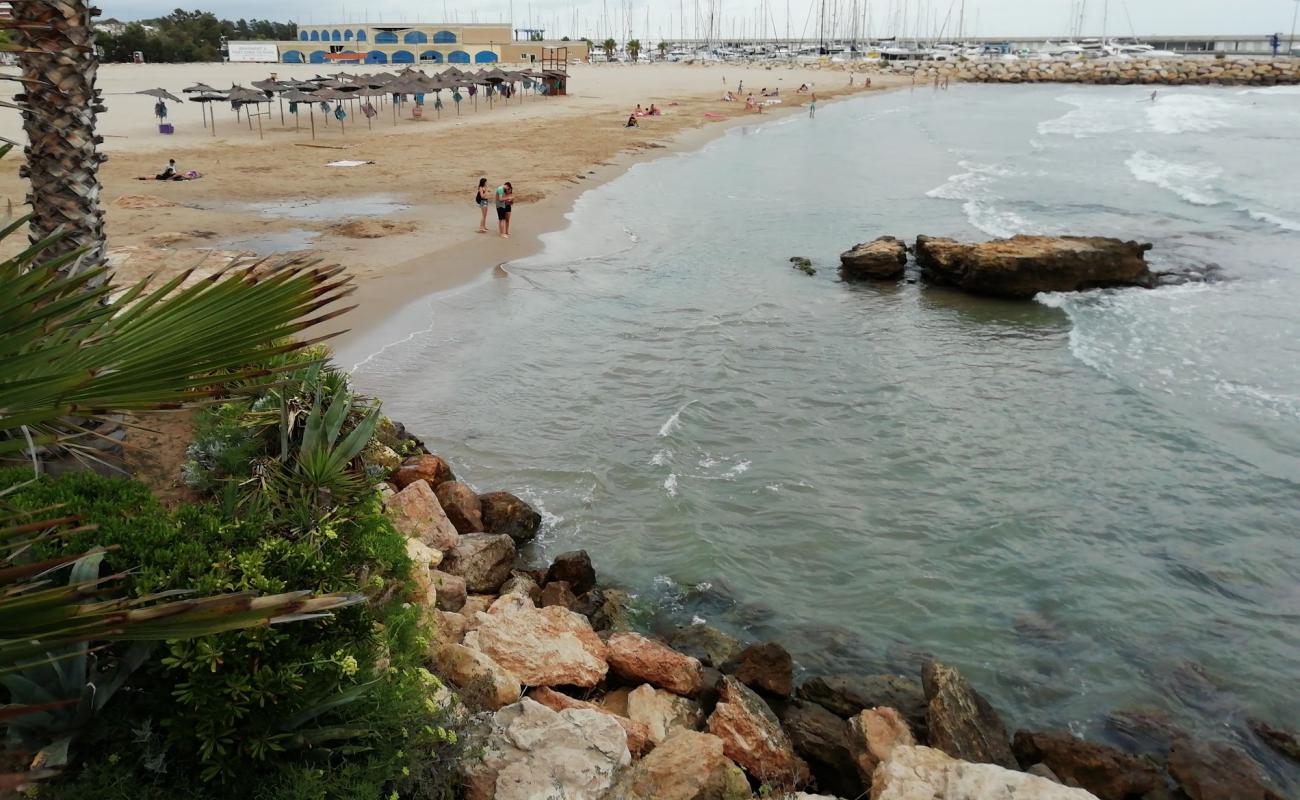 Platja de la Pallisseta'in fotoğrafı kahverengi kum yüzey ile