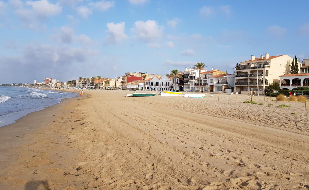 Playa de Sant Salvador'in fotoğrafı kahverengi kum yüzey ile