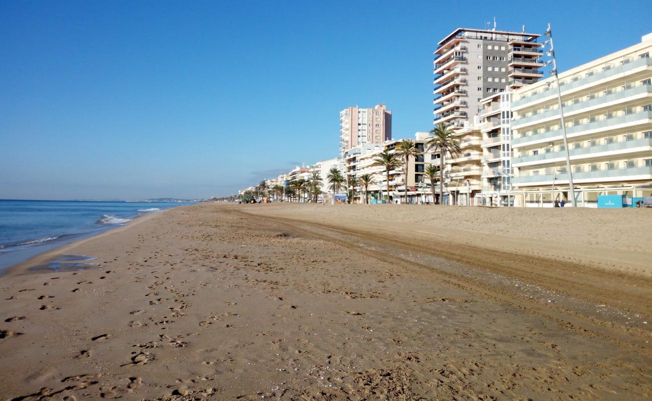 Calafell Plajı'in fotoğrafı kahverengi kum yüzey ile