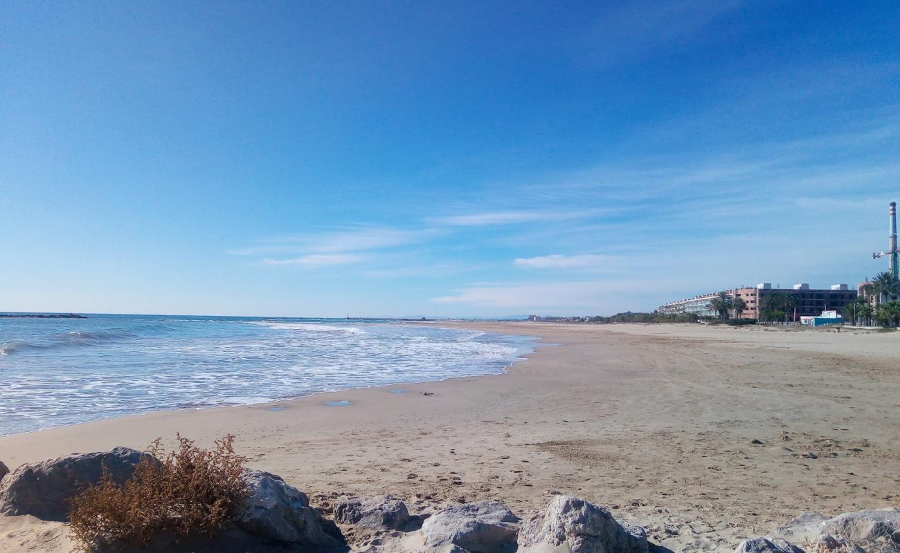 Platja Mota de Sant Pere'in fotoğrafı kahverengi kum yüzey ile