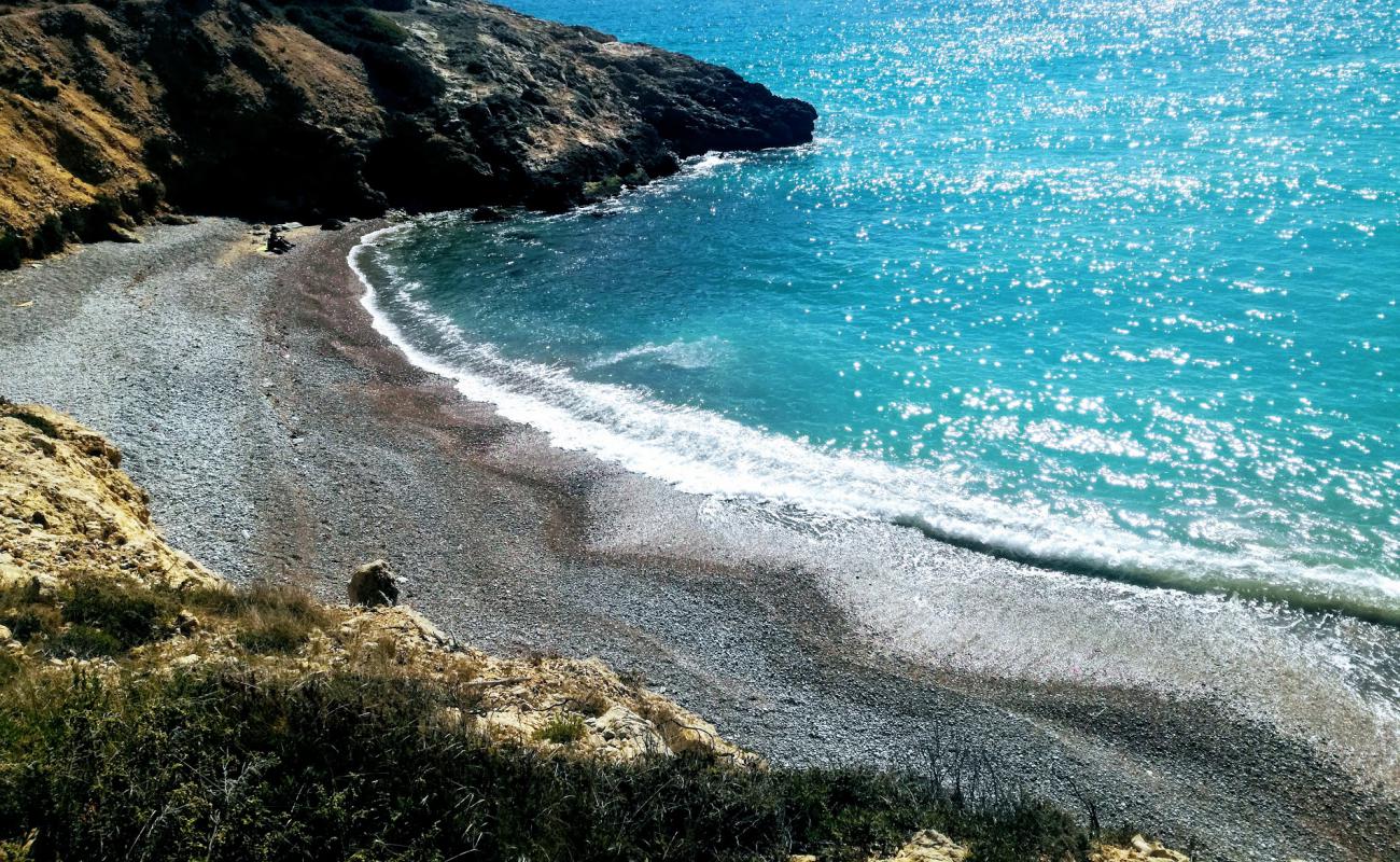 Playa del Muerto'in fotoğrafı siyah kum ve çakıl yüzey ile