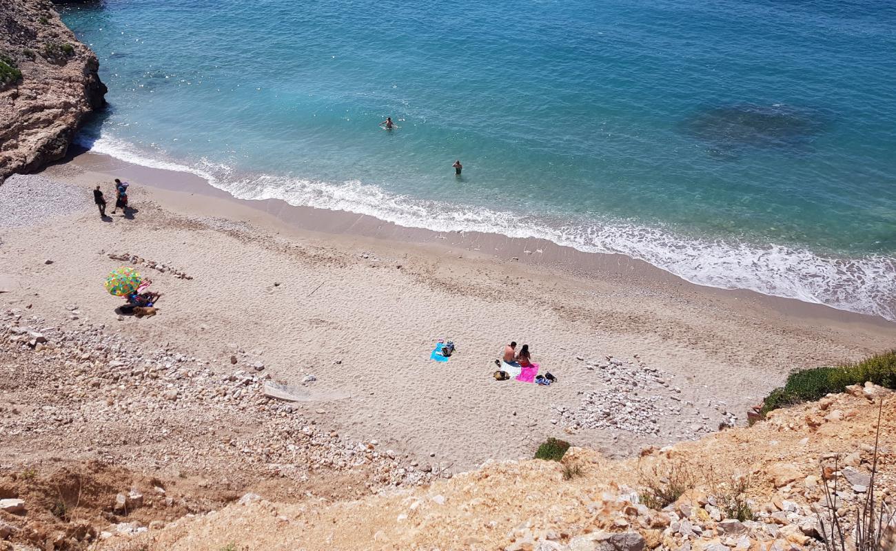 Playa de Pebre'in fotoğrafı taşlı kum yüzey ile