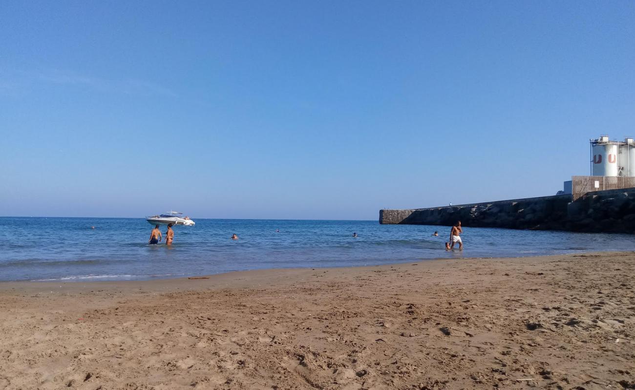 Cala Vallcarca'in fotoğrafı kahverengi kum yüzey ile