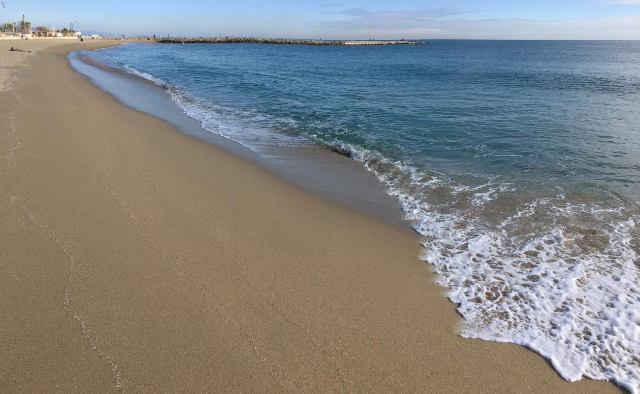 Bogatell Plajı'in fotoğrafı i̇nce bej kum yüzey ile