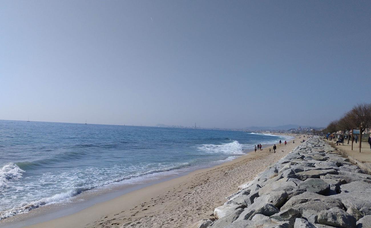 Platja De La Descarrega'in fotoğrafı açık bej kum yüzey ile