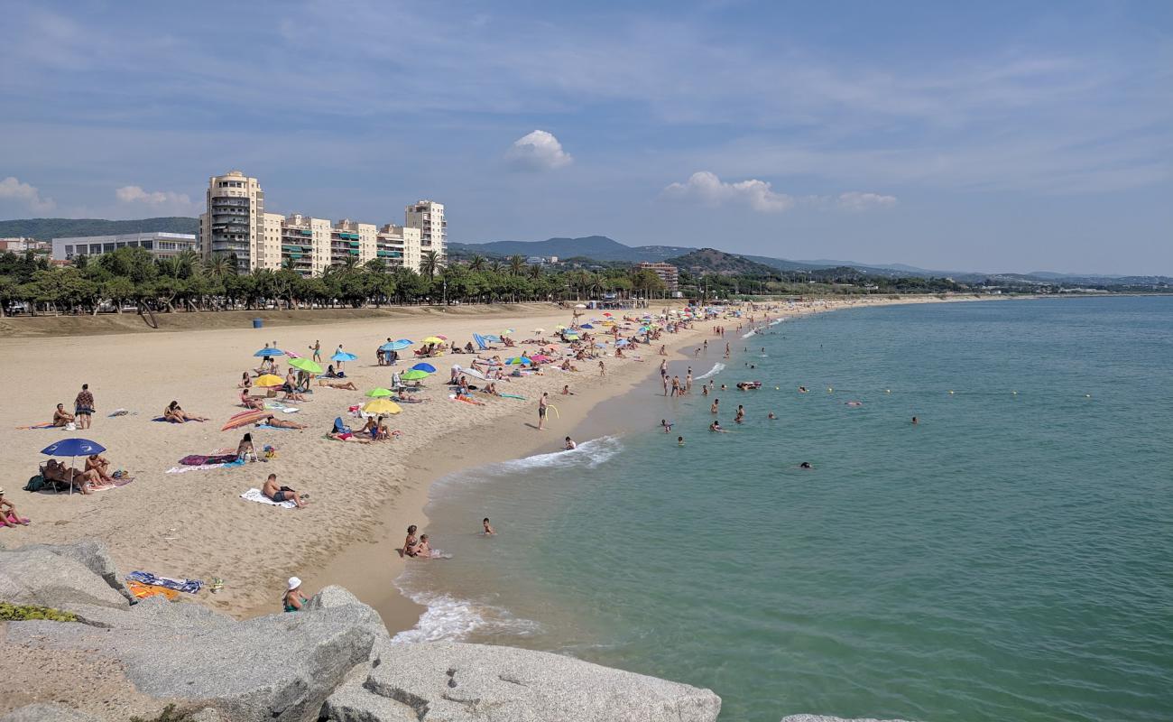 Playa Del Varador'in fotoğrafı açık bej kum yüzey ile