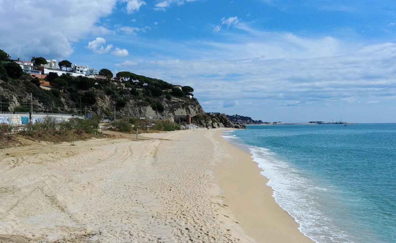 Platja de La Musclera'in fotoğrafı açık bej kum yüzey ile